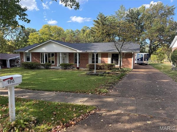 6945 Lakeside Hills Drive , Florissant, MO 63033