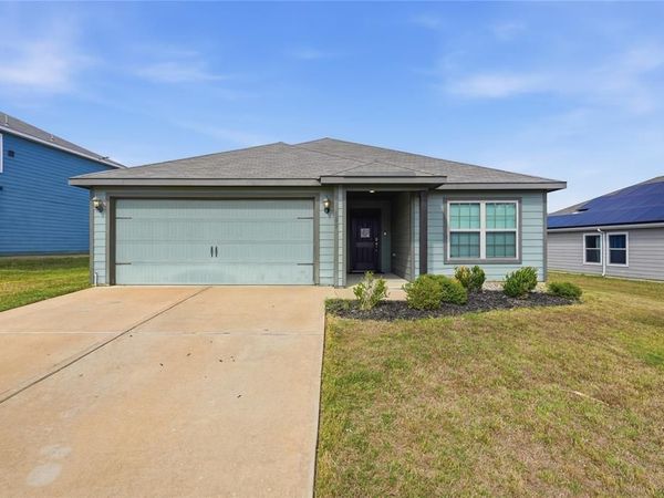 105 Clark Street , Venus, TX 76084