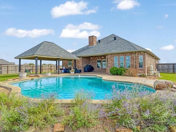 203 Frio Street , Bells, TX 75414