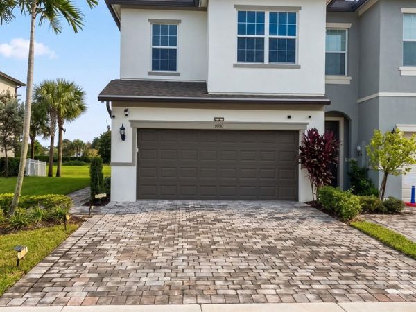 6050 Praza Lane, Greenacres, FL 33415