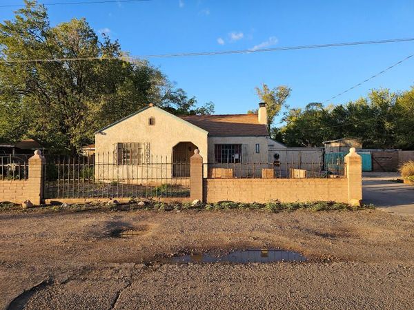 1233 Montrose Place SW, Albuquerque, NM 87105