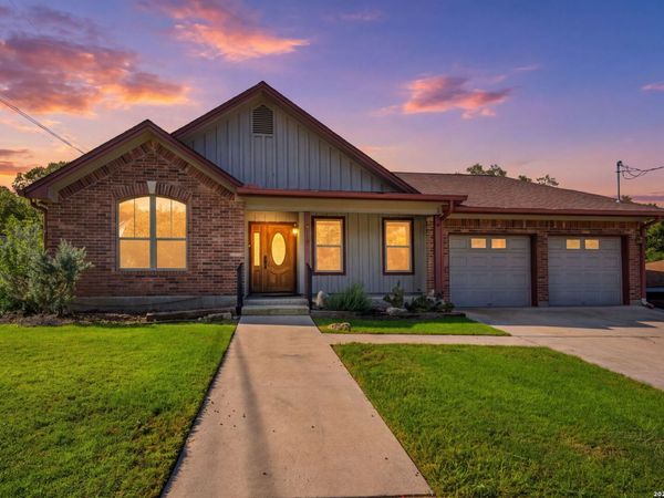 1107 MARY FRANCES DR, Kerrville, TX 78028