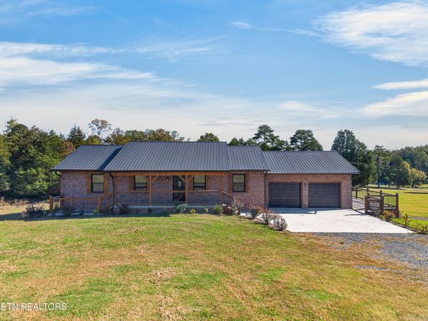 318 N Wooddale Rd, Strawberry Plains, TN 37871