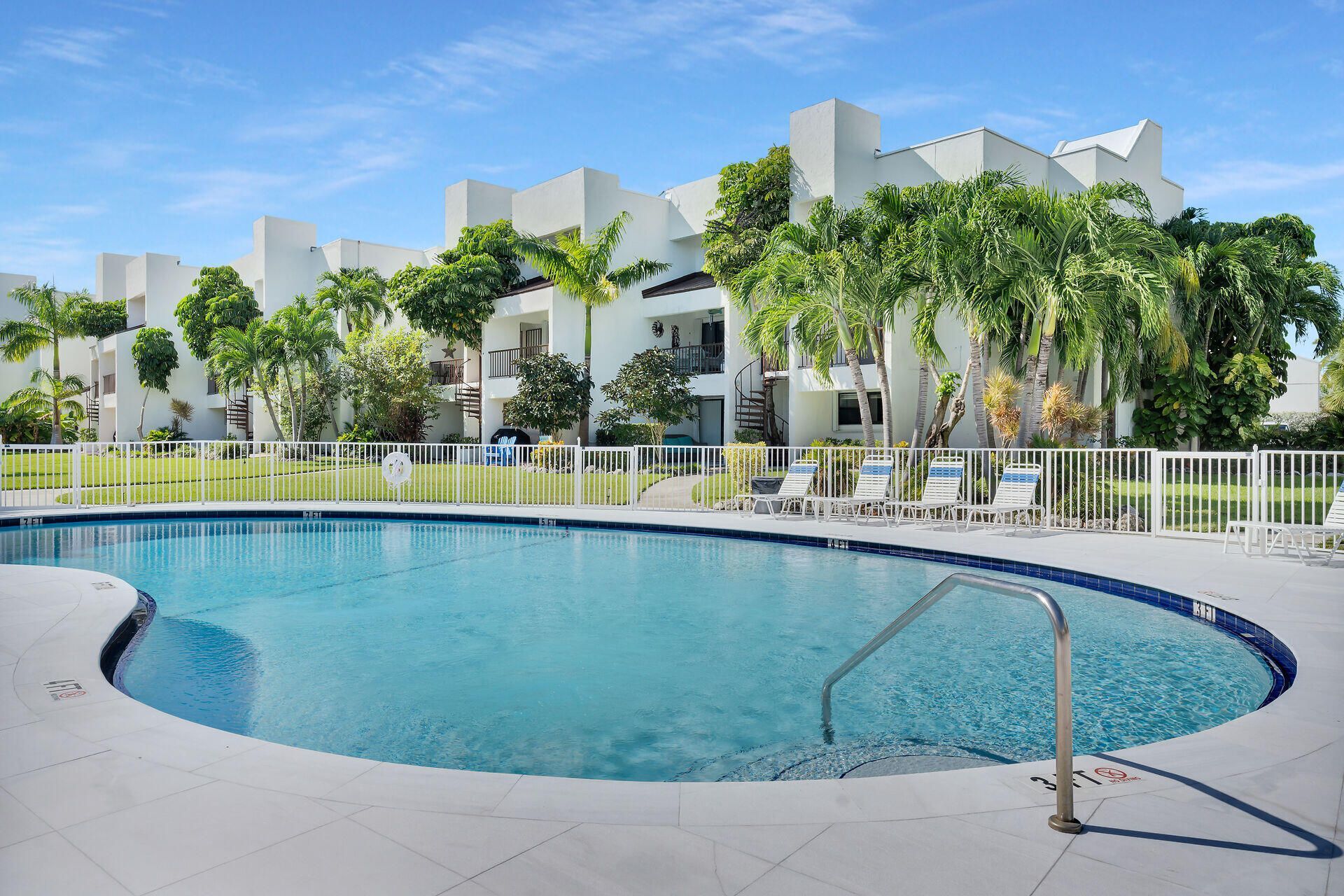 601 W Ocean Drive, Unit 302, Key Colony, FL 33051 Photo