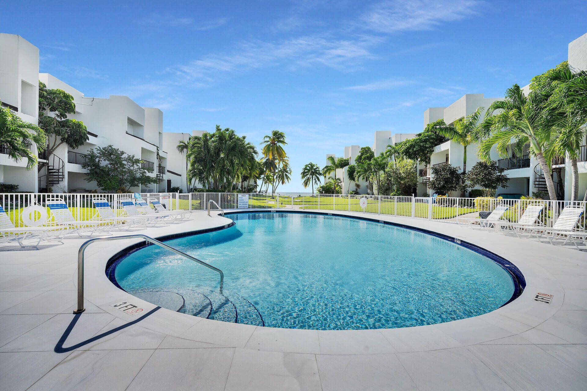 601 W Ocean Drive, Unit 302, Key Colony, FL 33051 Photo
