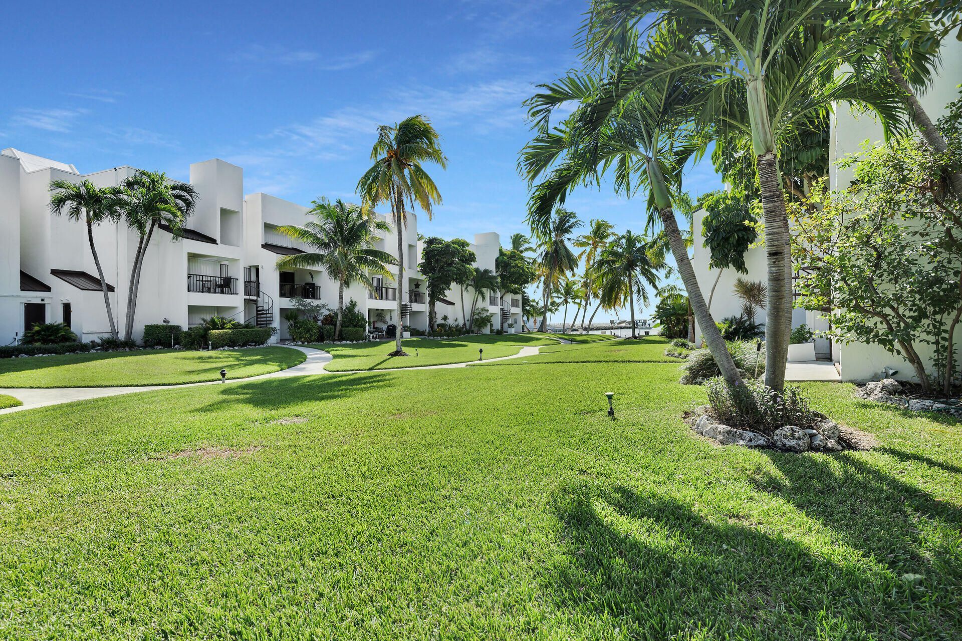 601 W Ocean Drive, Unit 302, Key Colony, FL 33051 Photo
