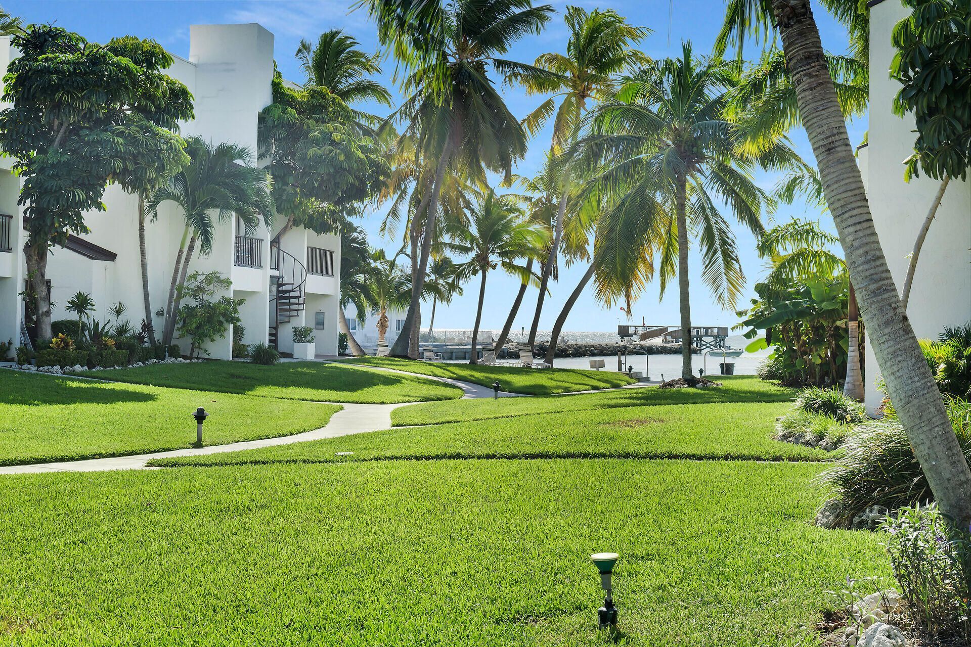 601 W Ocean Drive, Unit 302, Key Colony, FL 33051 Photo