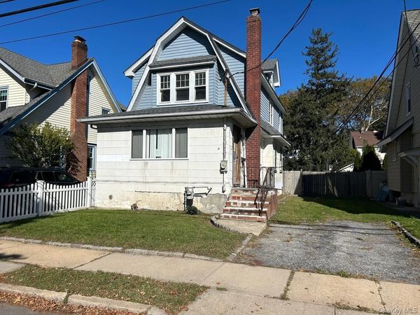 4 Everett Street , Lynbrook, NY 11563