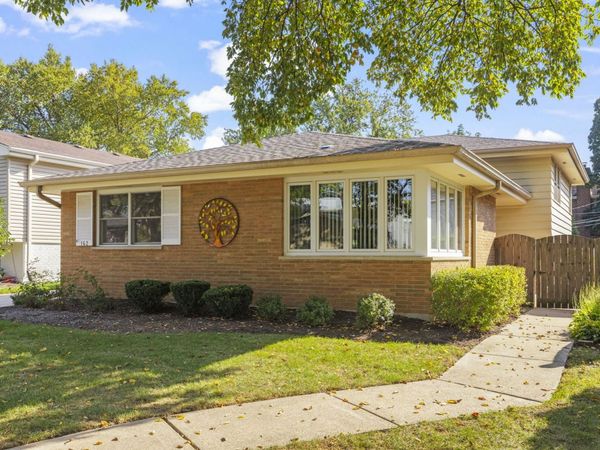 162 E Jackson Street, Elmhurst, IL 60126