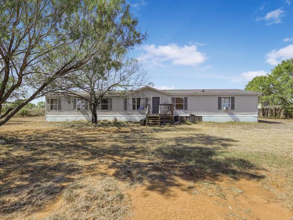 381 Bluefield, Pleasanton, TX 78064