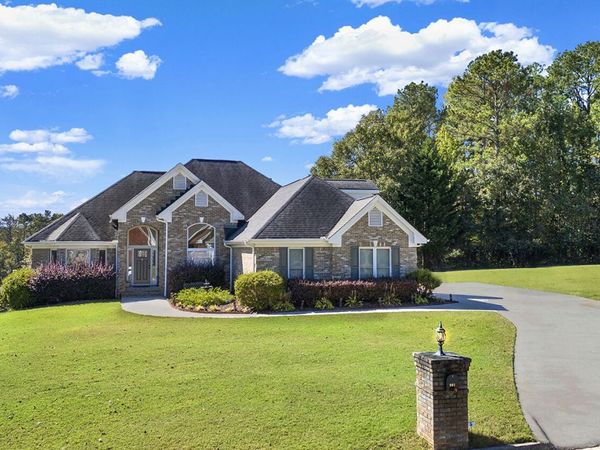 901 Old Barker Place, Loganville, GA 30052