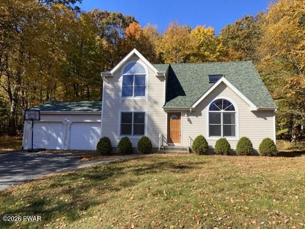 152 Lake Drive, Dingmans Ferry, PA 18328