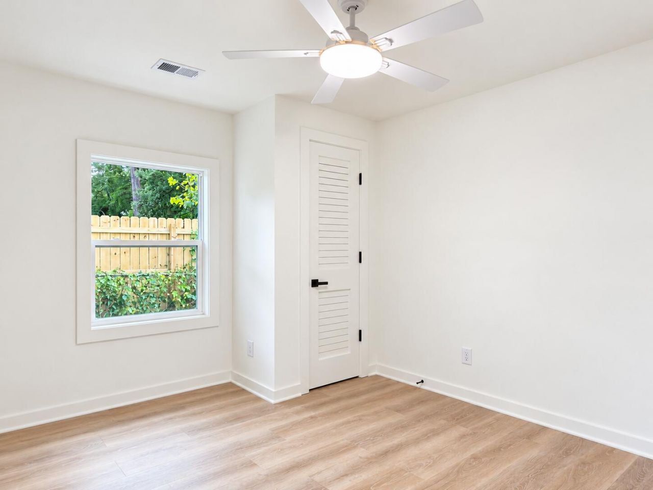5737 Pilgrim Avenue Photo 24