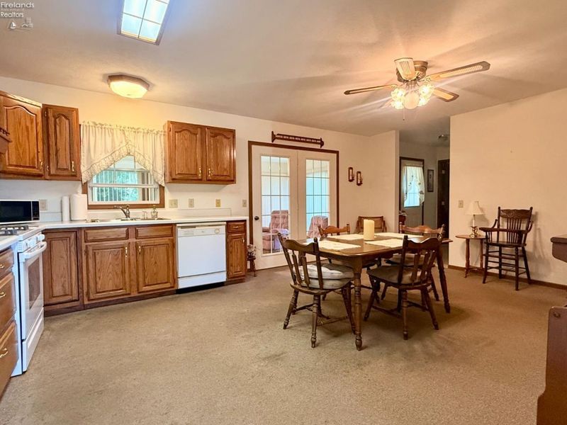 213 S Woodland Avenue, Clyde, OH 43410 Photo 12