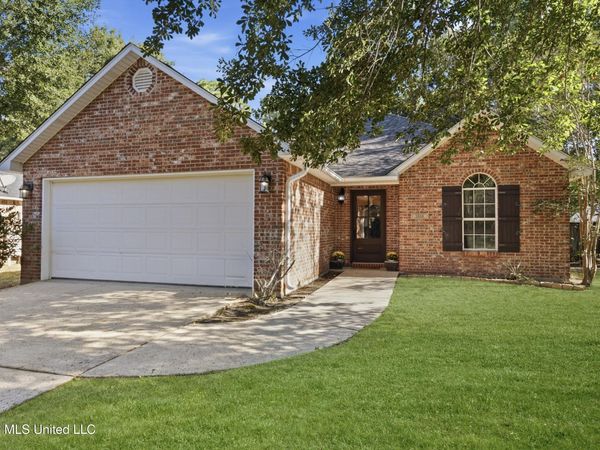 1016 Sycamore Street, Ocean Springs, MS 39564