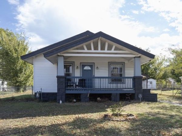 727 N Ridgeway Street , Sapulpa, OK 74066