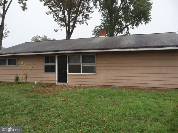 29 TALL PINE LANE , LEVITTOWN, PA 19054