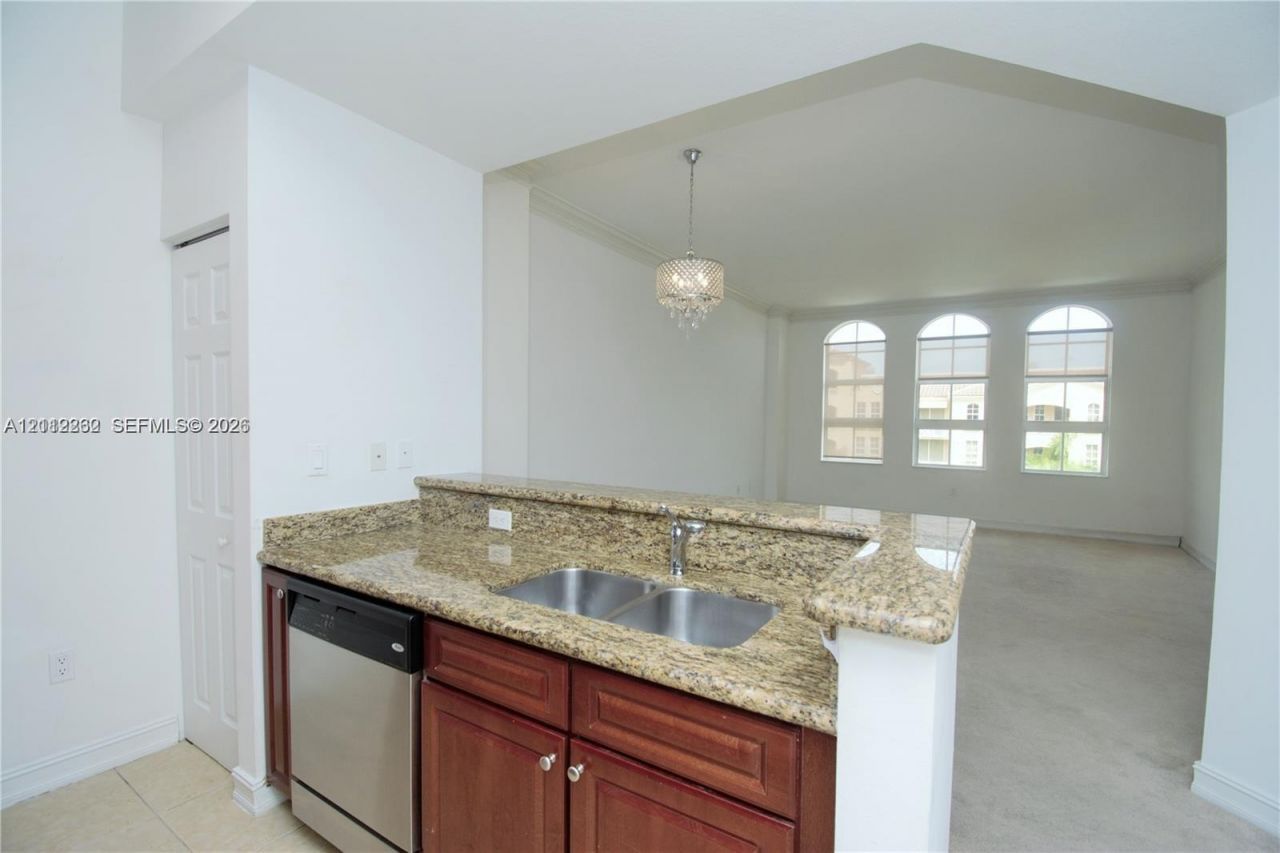 3001 NE 185th St , Unit 636, Aventura, FL 33180 Photo