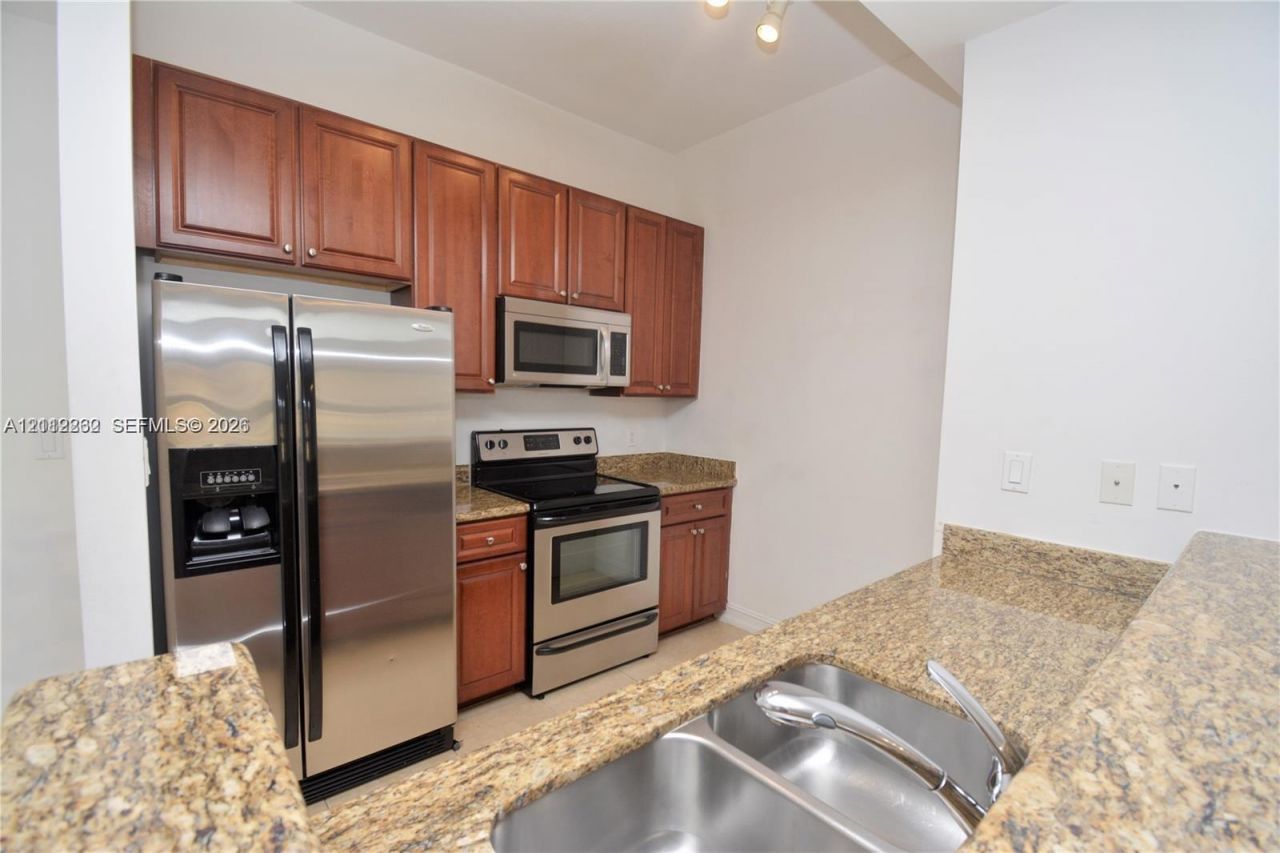 3001 NE 185th St , Unit 636, Aventura, FL 33180 Photo