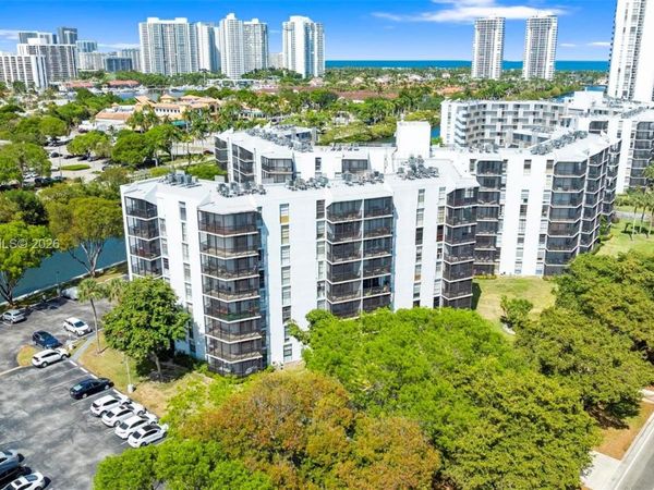 3401 N Country Club Dr , Unit 311, Aventura, FL 33180