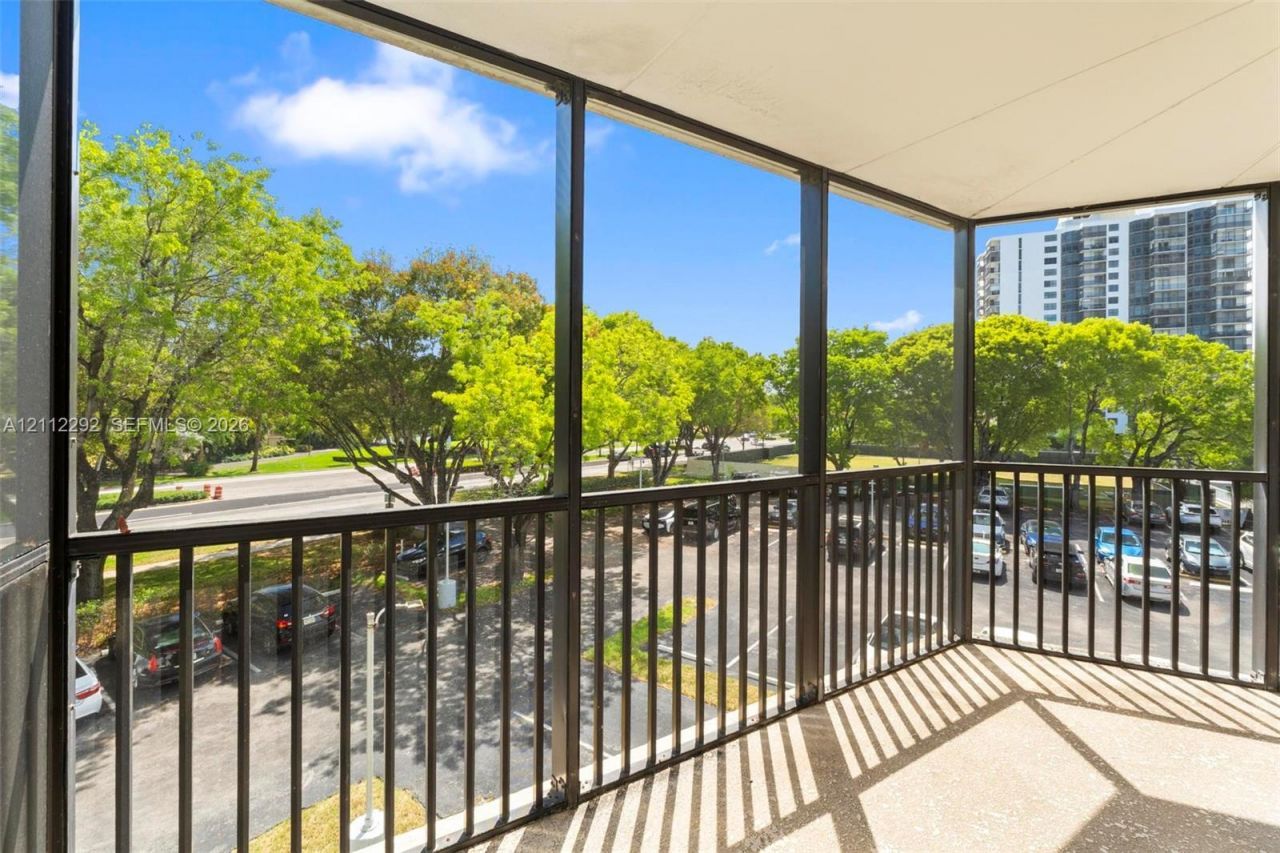 3401 N Country Club Dr, Unit 311, Aventura, FL 33180 Photo