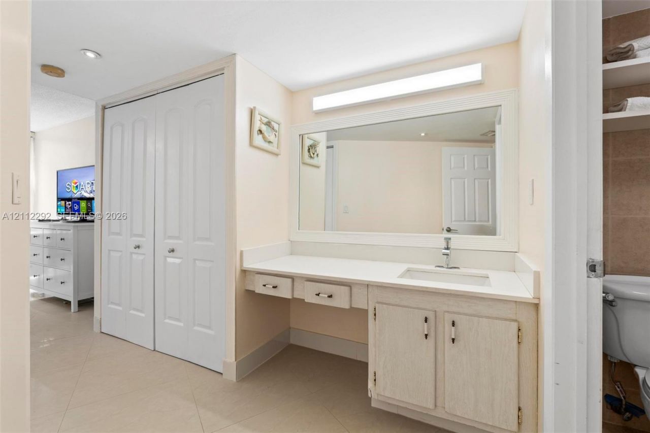3401 N Country Club Dr, Unit 311, Aventura, FL 33180 Photo