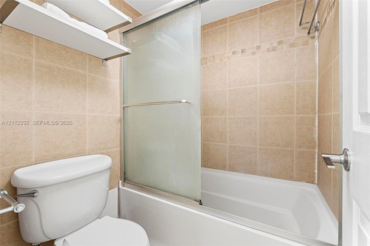 3401 N Country Club Dr, Unit 311, Aventura, FL 33180 Photo