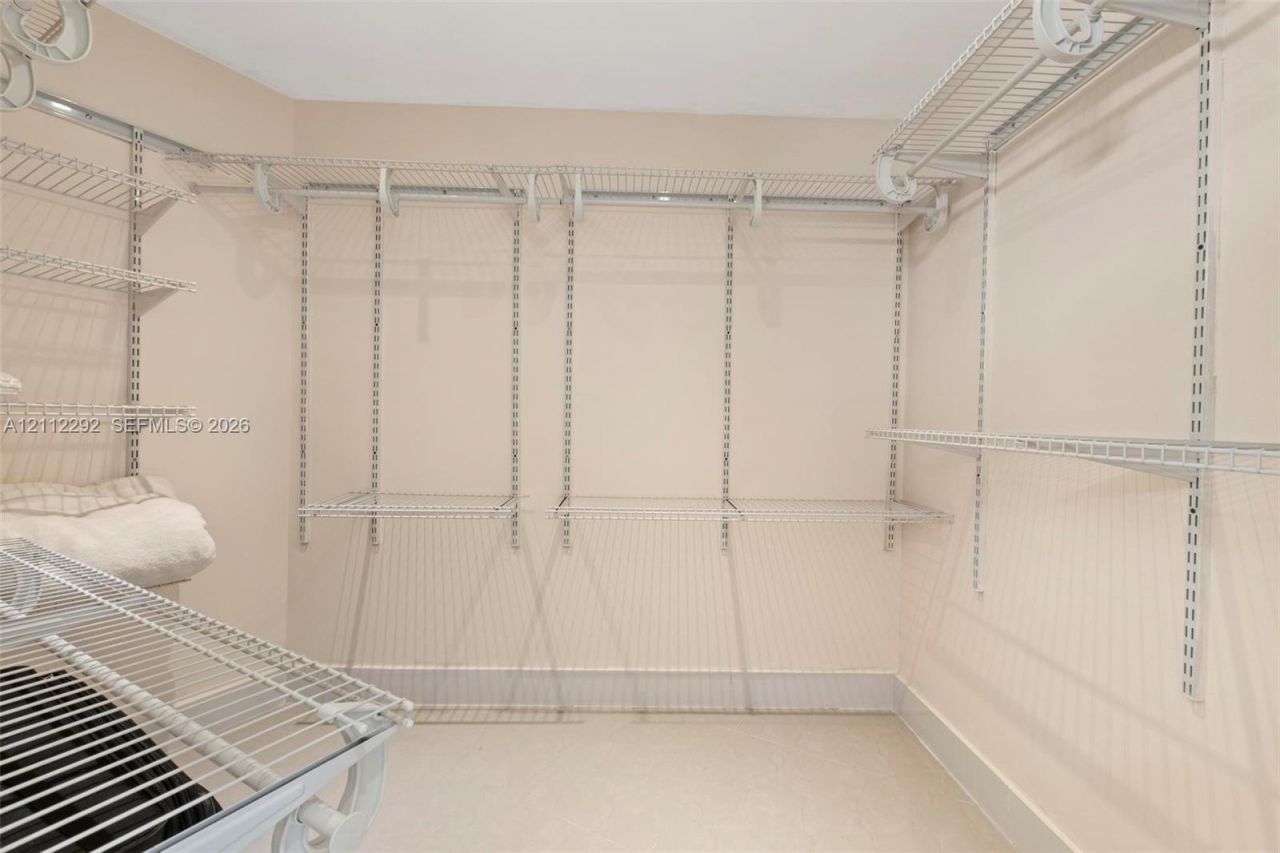 3401 N Country Club Dr, Unit 311, Aventura, FL 33180 Photo