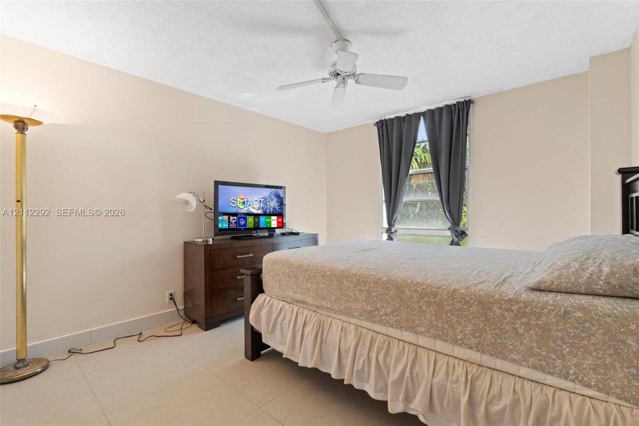 3401 N Country Club Dr, Unit 311, Aventura, FL 33180 Photo