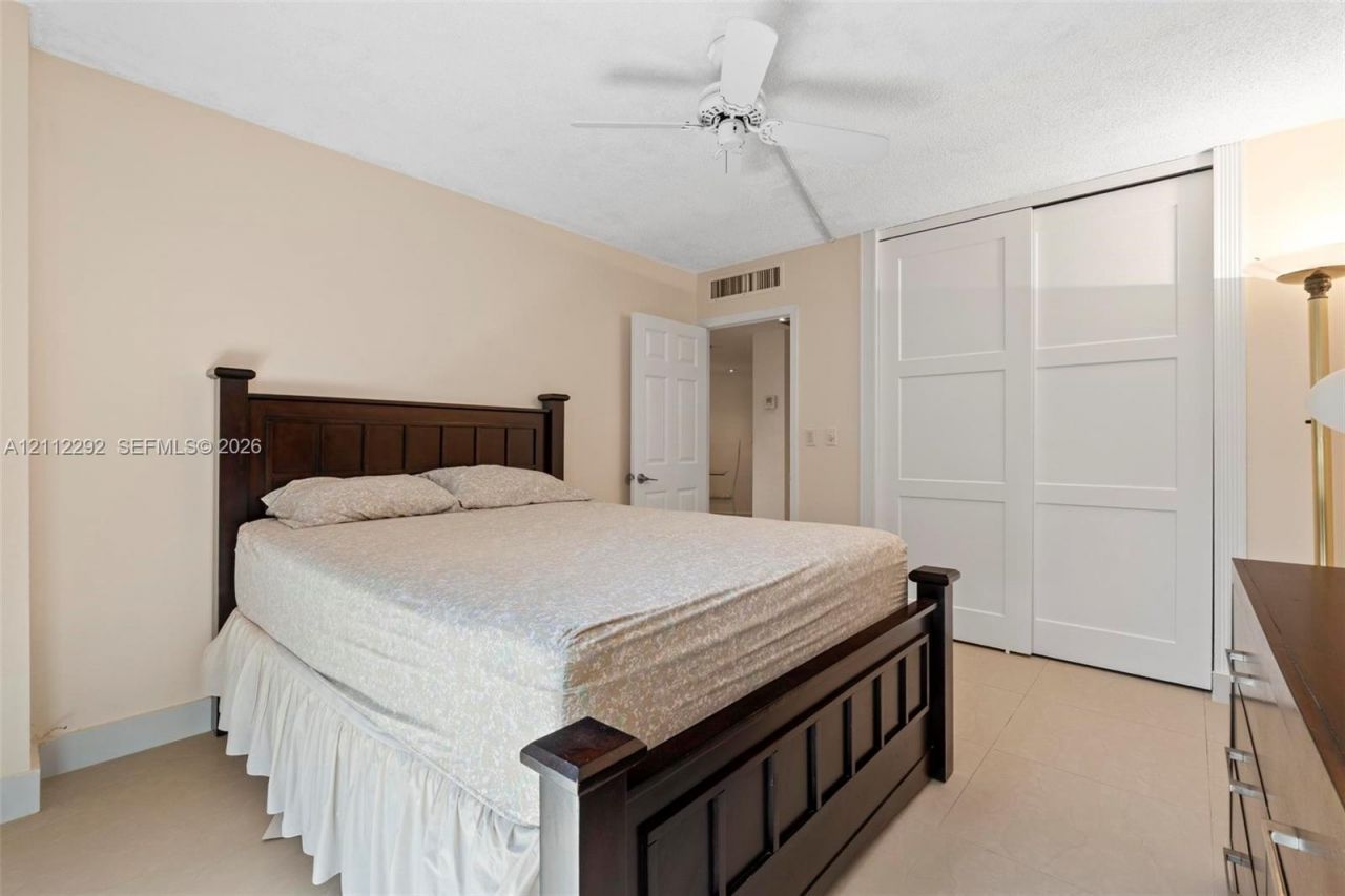 3401 N Country Club Dr, Unit 311, Aventura, FL 33180 Photo