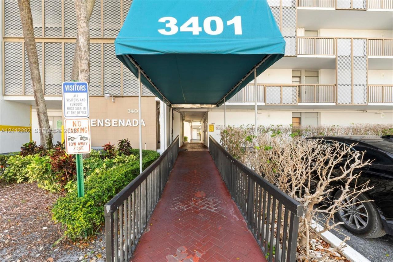 3401 N Country Club Dr, Unit 311, Aventura, FL 33180 Photo
