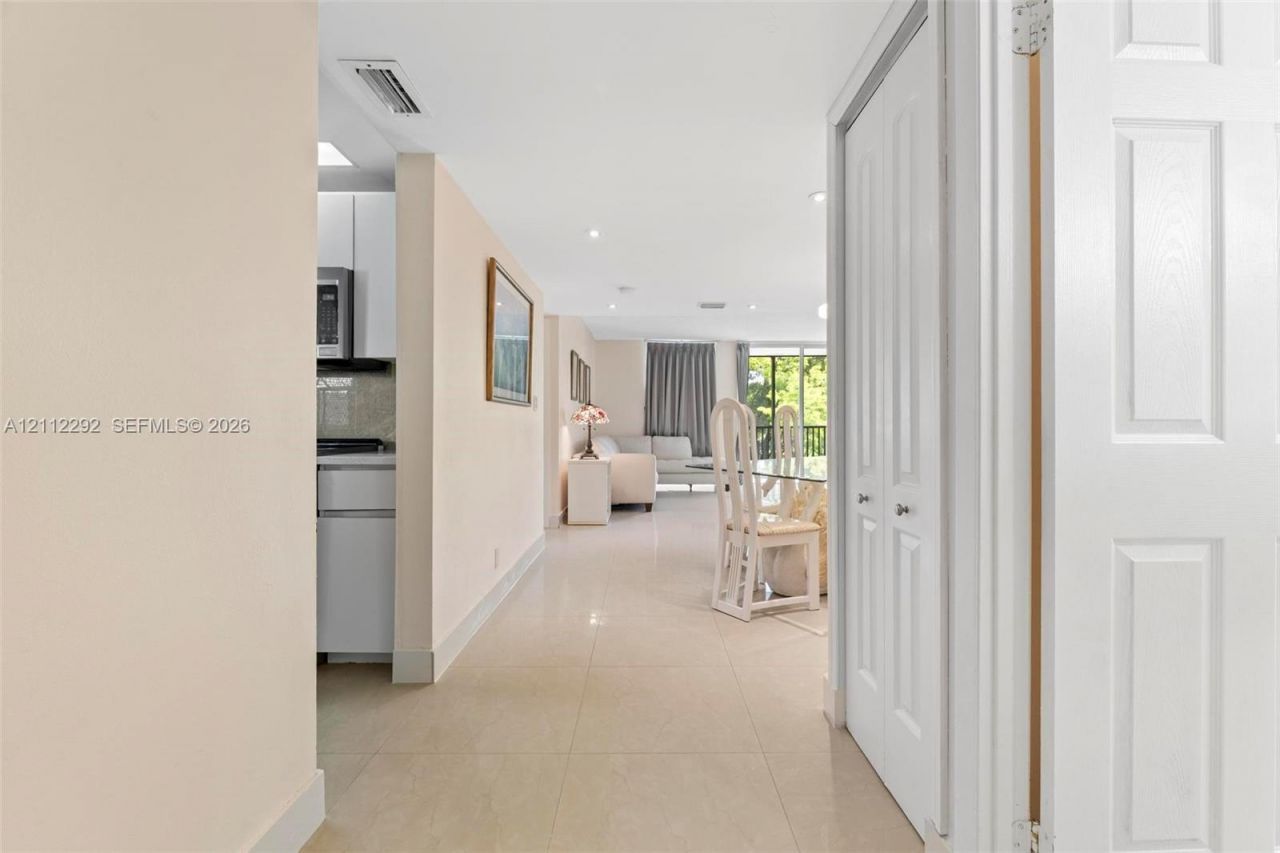 3401 N Country Club Dr, Unit 311, Aventura, FL 33180 Photo