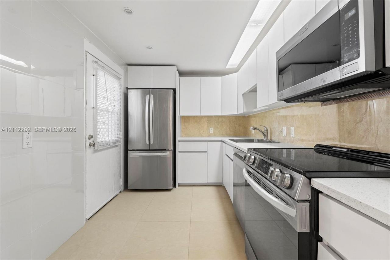 3401 N Country Club Dr, Unit 311, Aventura, FL 33180 Photo