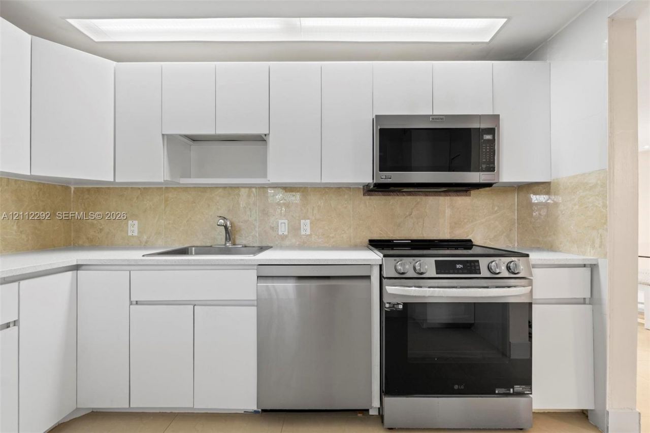 3401 N Country Club Dr, Unit 311, Aventura, FL 33180 Photo