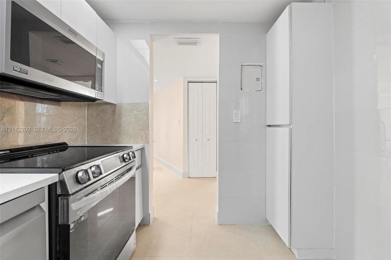 3401 N Country Club Dr, Unit 311, Aventura, FL 33180 Photo