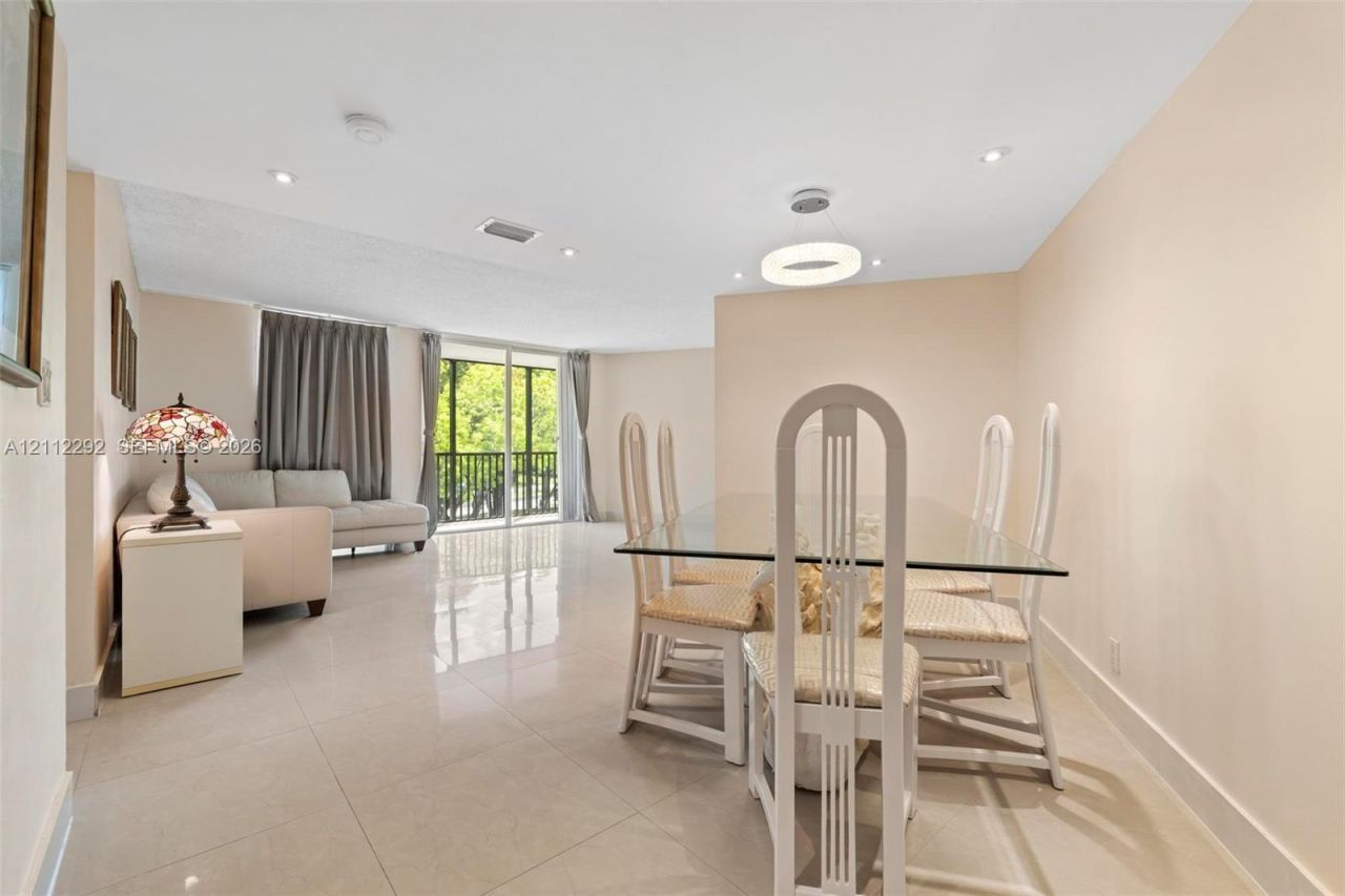 3401 N Country Club Dr, Unit 311, Aventura, FL 33180 Photo