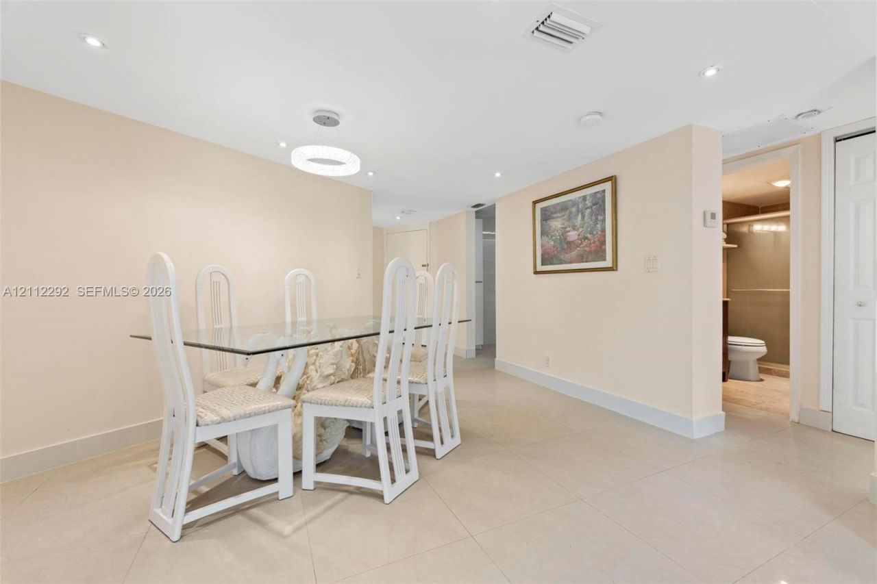 3401 N Country Club Dr, Unit 311, Aventura, FL 33180 Photo