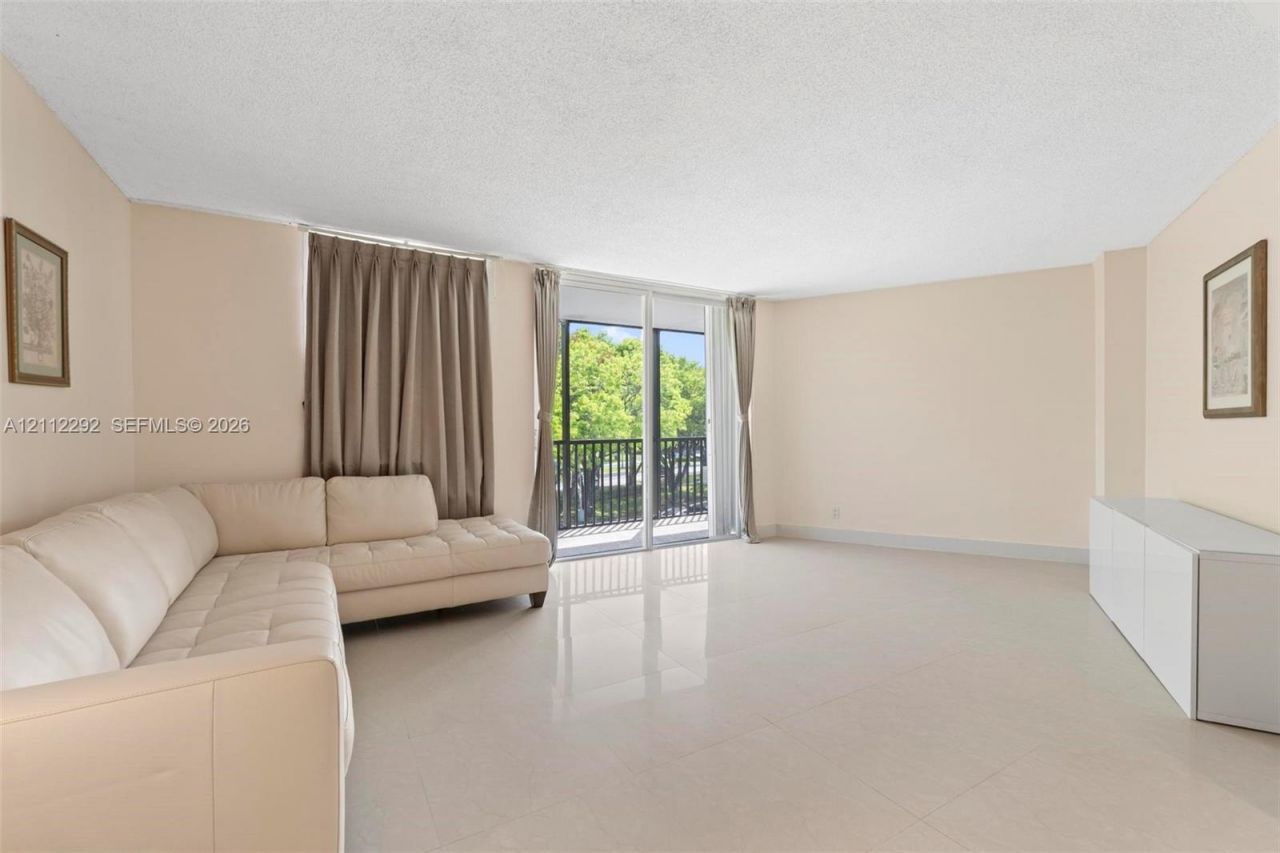 3401 N Country Club Dr, Unit 311, Aventura, FL 33180 Photo
