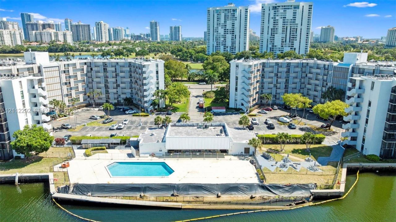 3401 N Country Club Dr, Unit 311, Aventura, FL 33180 Photo