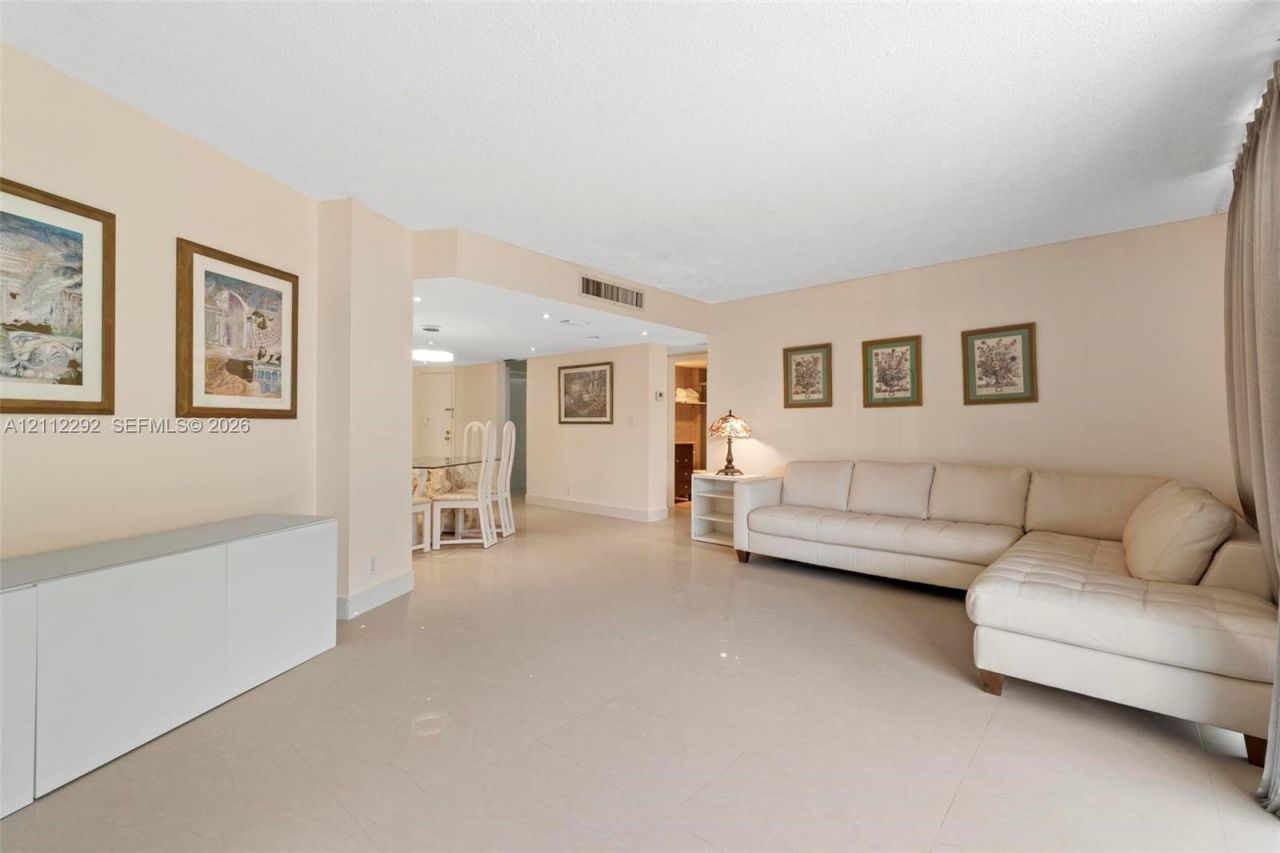 3401 N Country Club Dr, Unit 311, Aventura, FL 33180 Photo