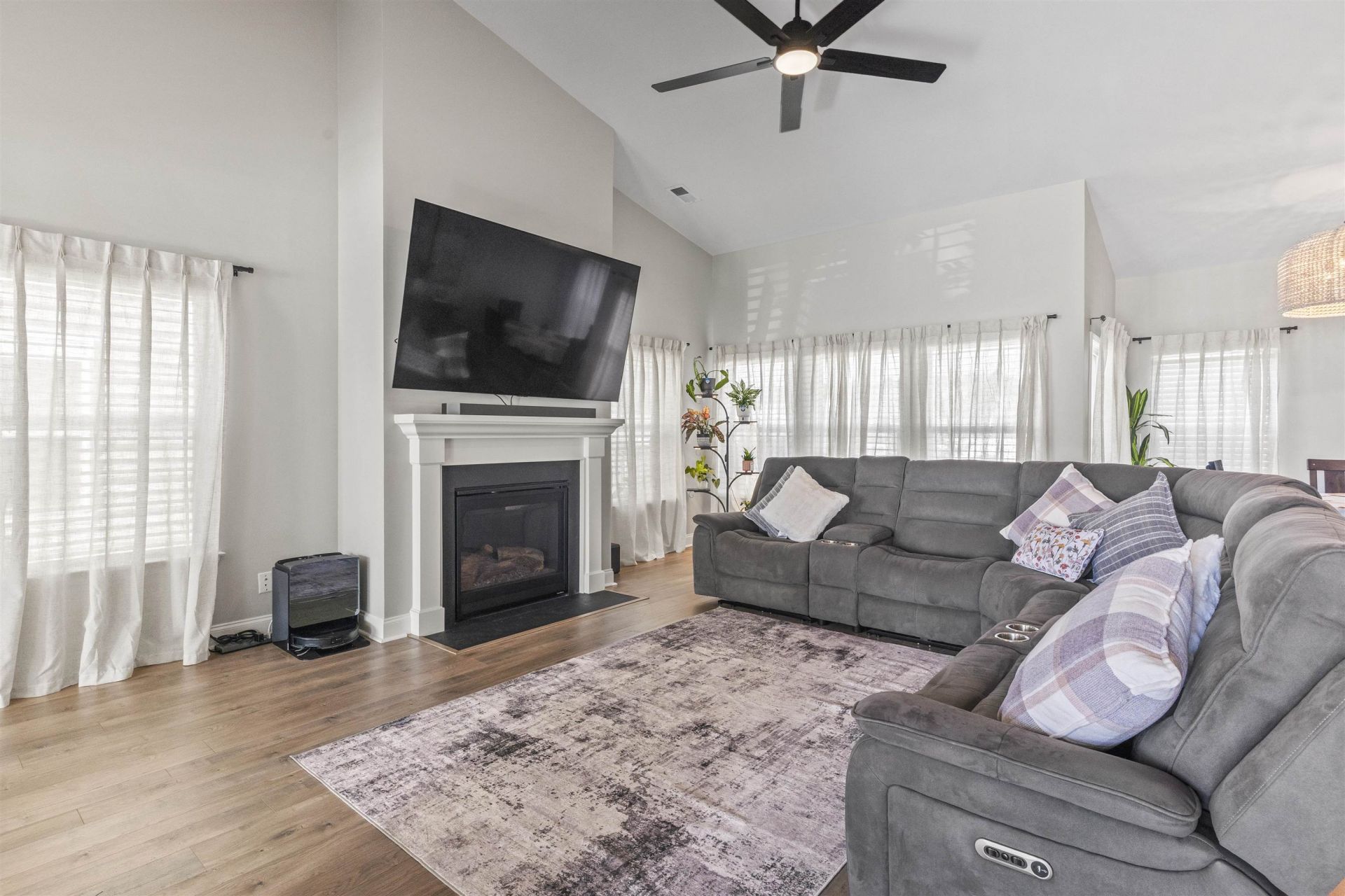 720 Little Fawn Way  Photo 6