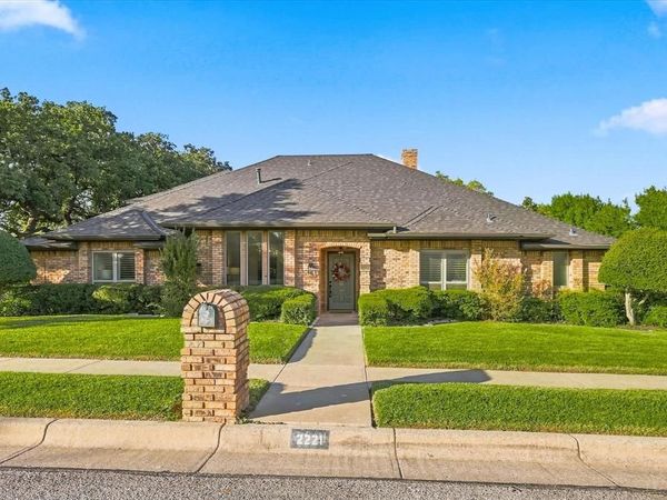 2221 Pine Thicket Lane, Bedford, TX 76021