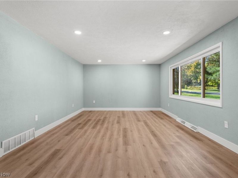 201 N Woodhill Drive, Amherst, OH 44001 Photo 4