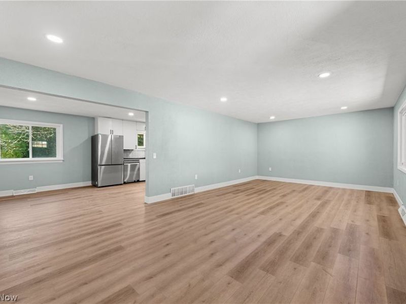 201 N Woodhill Drive, Amherst, OH 44001 Photo 5