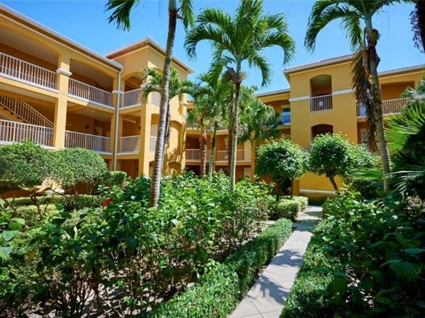 5045 Fairways Circle, Unit D306, Vero Beach, FL 32967