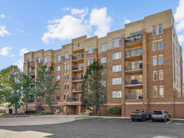 655 Perrie Drive , Unit 605, Elk Grove Village, IL 60007