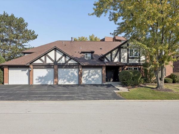 31 Algonquin Drive , Unit 2, Indian Head Park, IL 60525