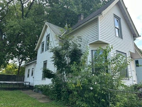 1027 E 70th Street, Cleveland, OH 44103