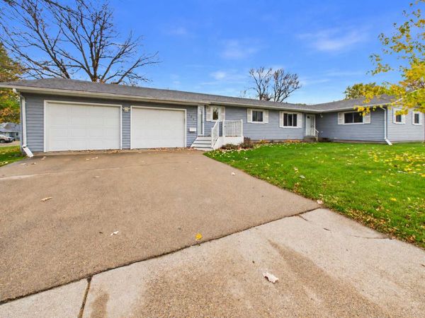 128 E 5th Street N, Melrose, MN 56352
