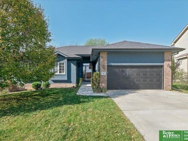 126 Longwood Drive, Papillion, NE 68133